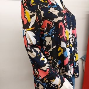 (#9)New, Dana Buchman abstract Print button down collar high low hem blouse.